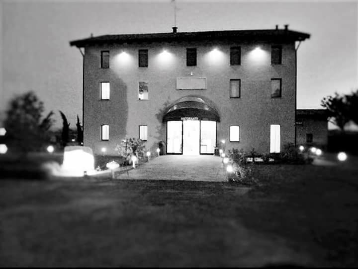 Hotel La Vecchia Reggio Reggio Emilia Exterior photo